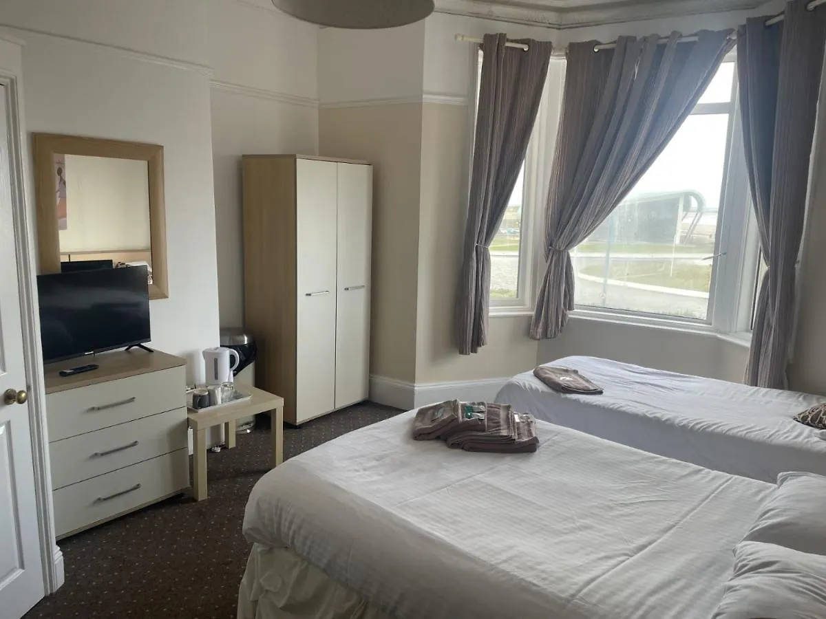 Отель The Waterside Редкар Гостевой дом